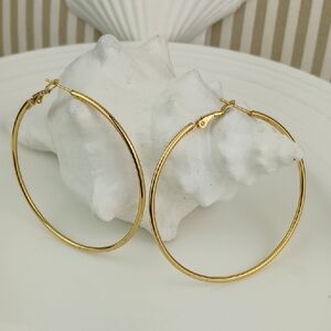 Classic Oversized Gold Tone Latch-Back Hoop Earrings LIKE BRAND NEW!